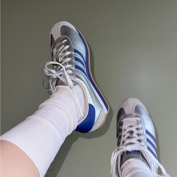 adidas Shoes - Adidas Originals silver and blue country trainers women’s size 6 men’s size 5